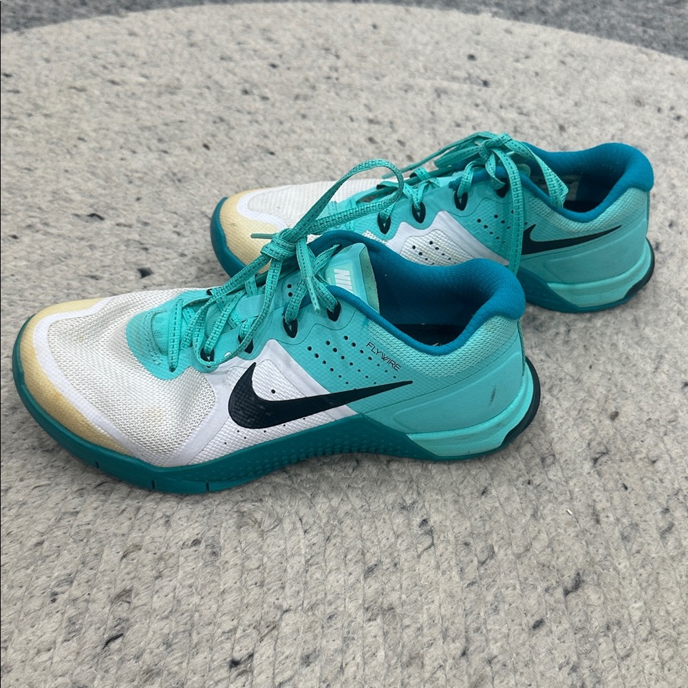 NIKE TRAINERS